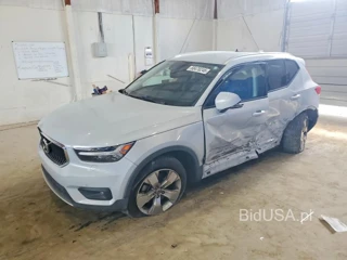 VOLVO XC40 T5 MOMENTUM