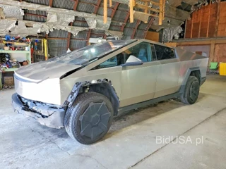 TESLA CYBERTRUCK