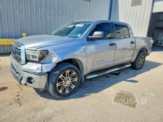 TOYOTA TUNDRA CREWMAX SR5