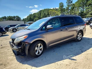 TOYOTA SIENNA LE