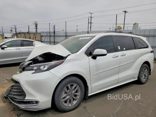 TOYOTA SIENNA XLE 7-PASSENGER
