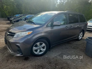 TOYOTA SIENNA LE