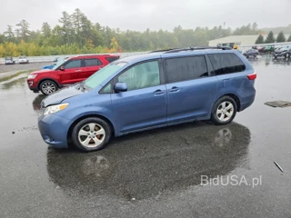 TOYOTA SIENNA LE