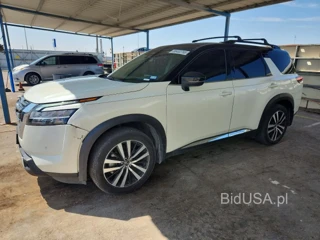 NISSAN PATHFINDER PLATINUM