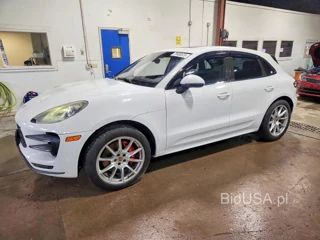 PORSCHE MACAN TURBO
