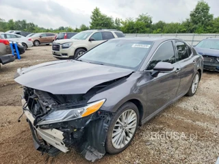 TOYOTA CAMRY HYBRID XLE