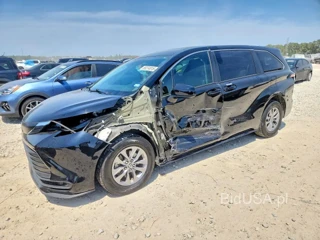 TOYOTA SIENNA LE