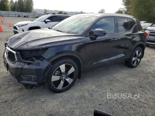VOLVO XC40 T5 MOMENTUM
