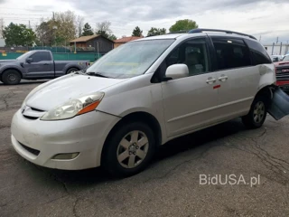 TOYOTA SIENNA XLE 7-PASSENGER