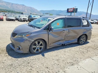 TOYOTA SIENNA SE