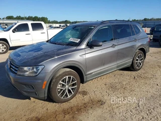 VOLKSWAGEN TIGUAN SE