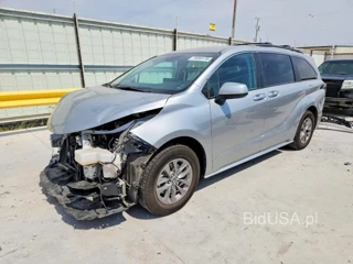 TOYOTA SIENNA LE