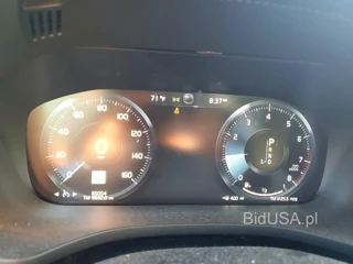 VOLVO XC60 T5 MOMENTUM