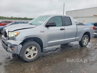 TOYOTA TUNDRA DOUBLE CAB SR5