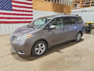 TOYOTA SIENNA XLE 7-PASSENGER