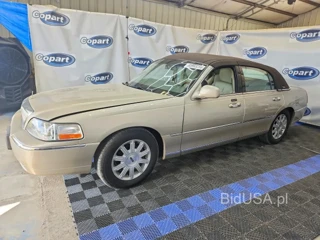 LINCOLN TOWN CAR SIGNATURE LIMITED