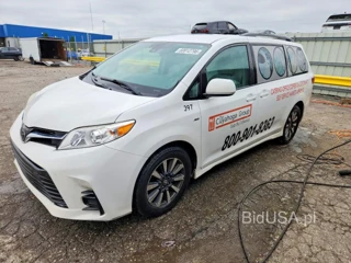 TOYOTA SIENNA LE