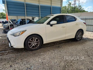TOYOTA YARIS LE