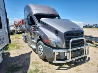 FREIGHTLINER CASCADIA 126
