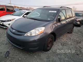TOYOTA SIENNA CE
