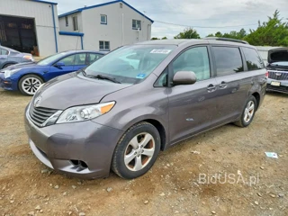 TOYOTA SIENNA LE