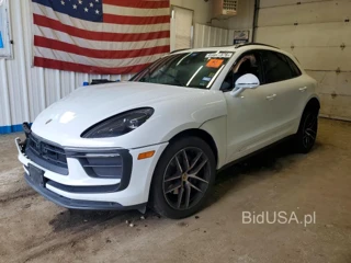 PORSCHE MACAN BASE