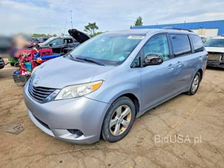 TOYOTA SIENNA LE