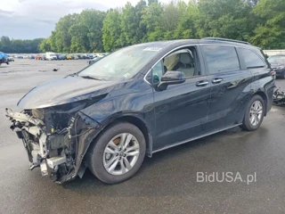 TOYOTA SIENNA XLE 7-PASSENGER