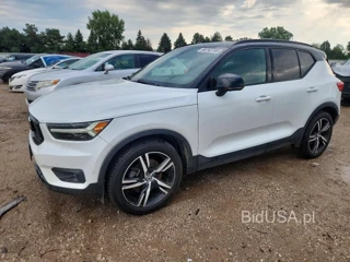 VOLVO XC40 T5 R-DESIGN