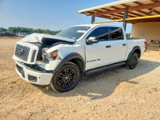 NISSAN TITAN SL
