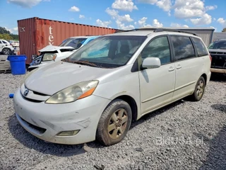 TOYOTA SIENNA XLE