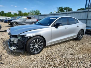 VOLVO S60 B5 MOMENTUM