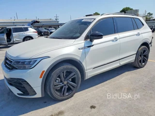 VOLKSWAGEN TIGUAN SE R-LINE BLACK