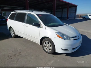 TOYOTA TOYOTA SIENNA LE