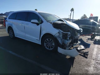 TOYOTA TOYOTA SIENNA LE
