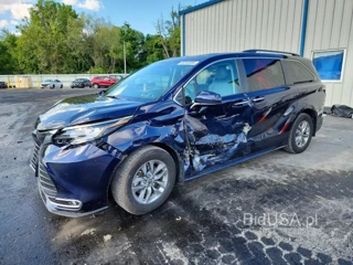 TOYOTA SIENNA XLE