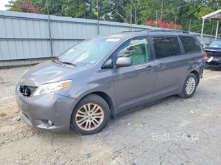 TOYOTA SIENNA XLE 8-PASSENGER