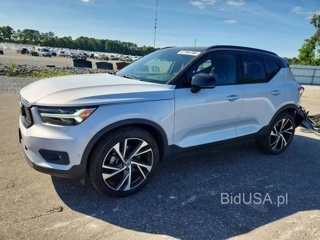VOLVO XC40 T5 R-DESIGN