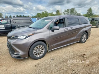 TOYOTA SIENNA XLE