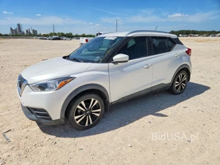 NISSAN KICKS SV
