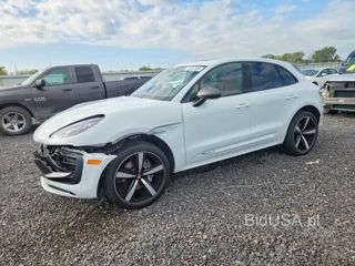 PORSCHE MACAN BASE