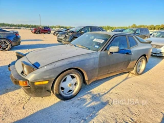 PORSCHE 944