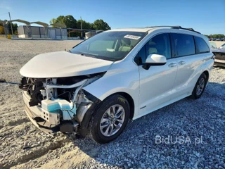 TOYOTA SIENNA XLE