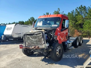 FREIGHTLINER CASCADIA 126