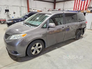 TOYOTA SIENNA LE