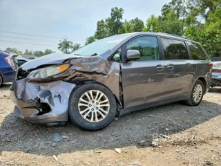 TOYOTA SIENNA XLE PREMIUM 8-PASSENGER