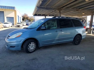 TOYOTA SIENNA LE 7-PASSENGER