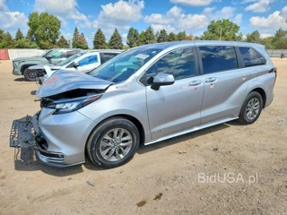 TOYOTA SIENNA XLE