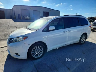 TOYOTA SIENNA XLE 8-PASSENGER