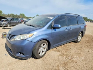 TOYOTA SIENNA LE